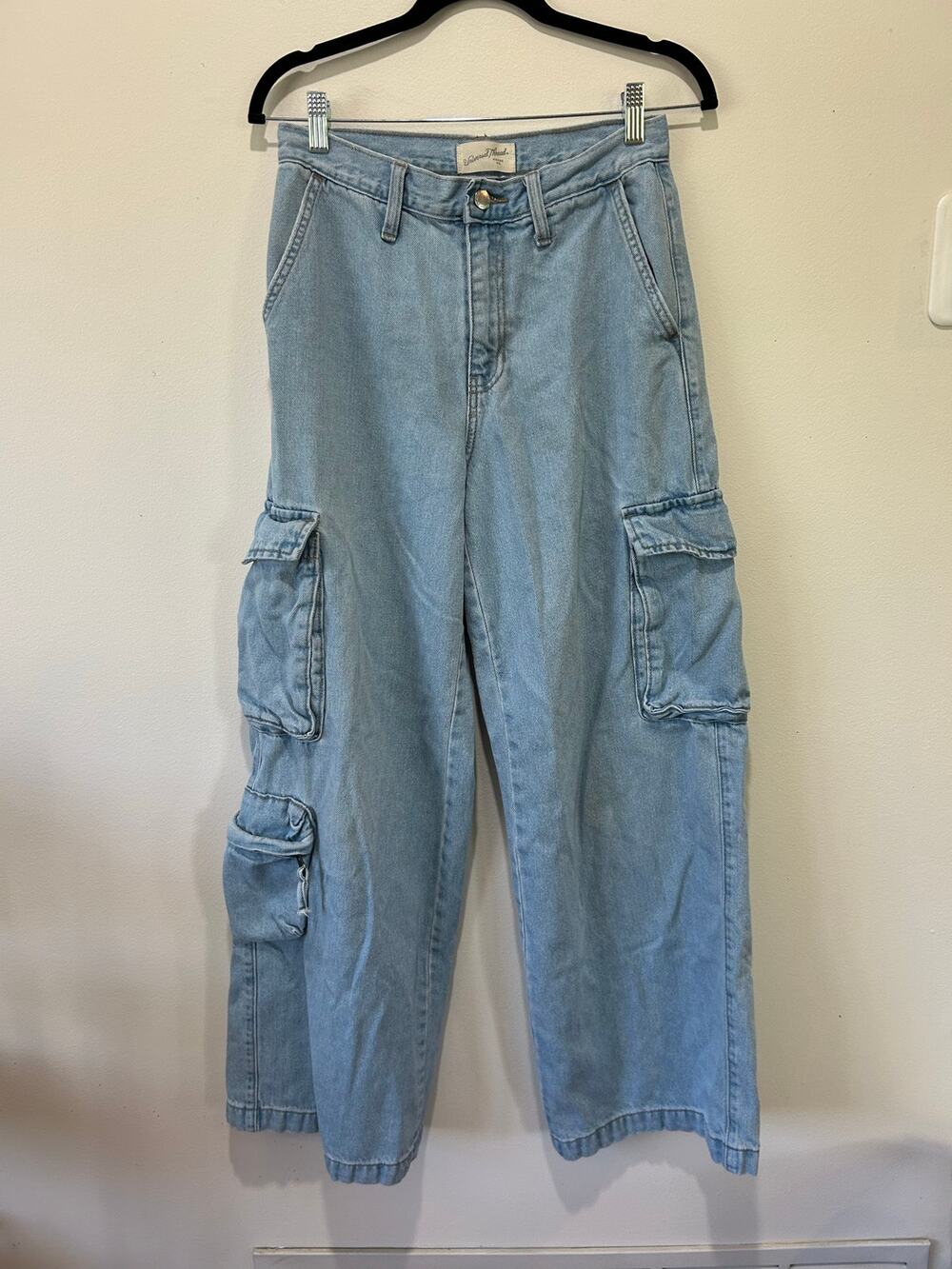 Universal Thread wide leg cargo jeans womens 4 light wash skater street